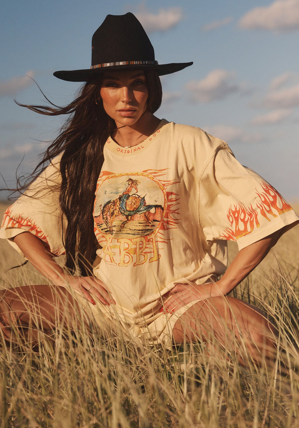 THE FLAMING COWBOY TEE - SAND