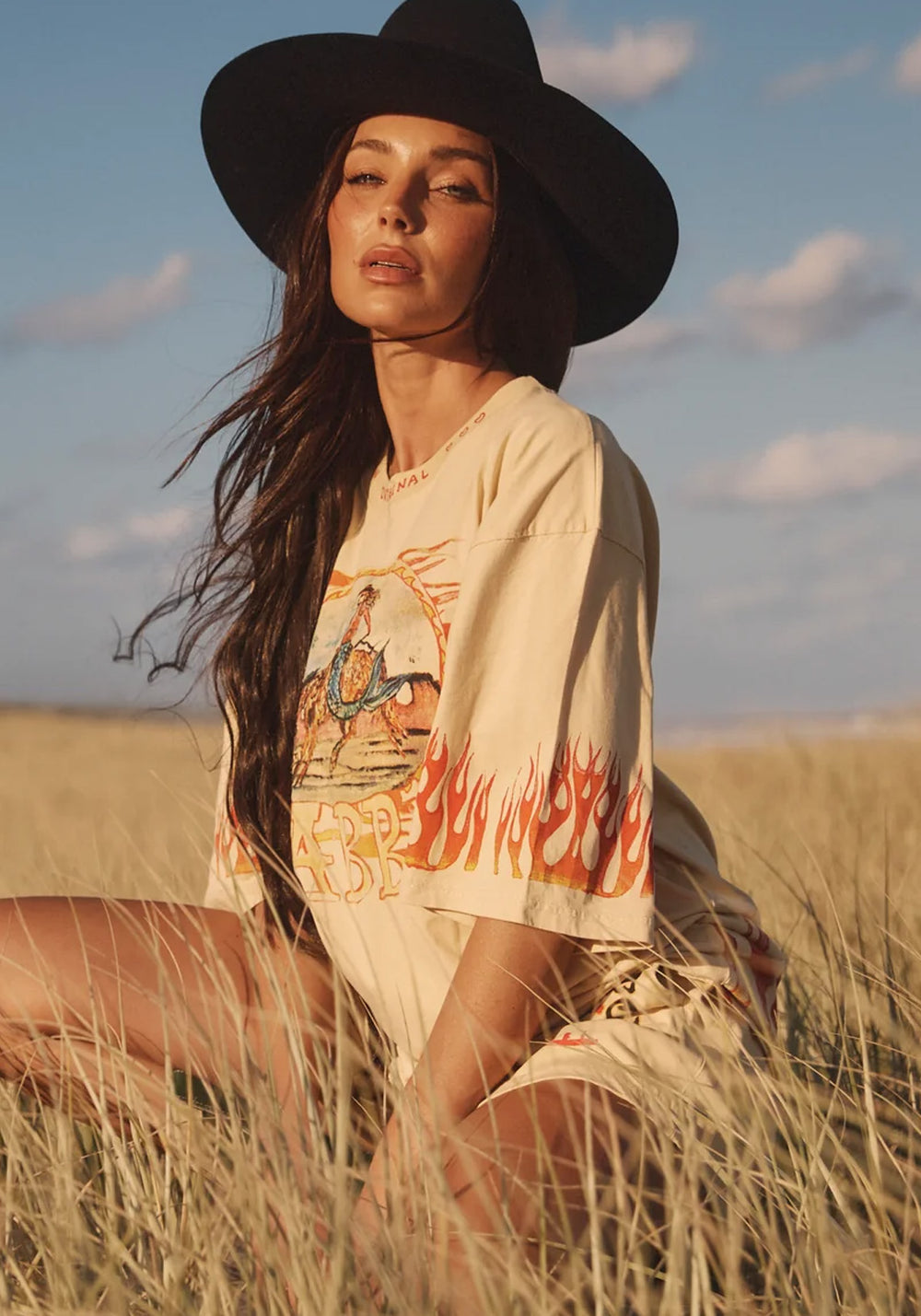 THE FLAMING COWBOY TEE - SAND