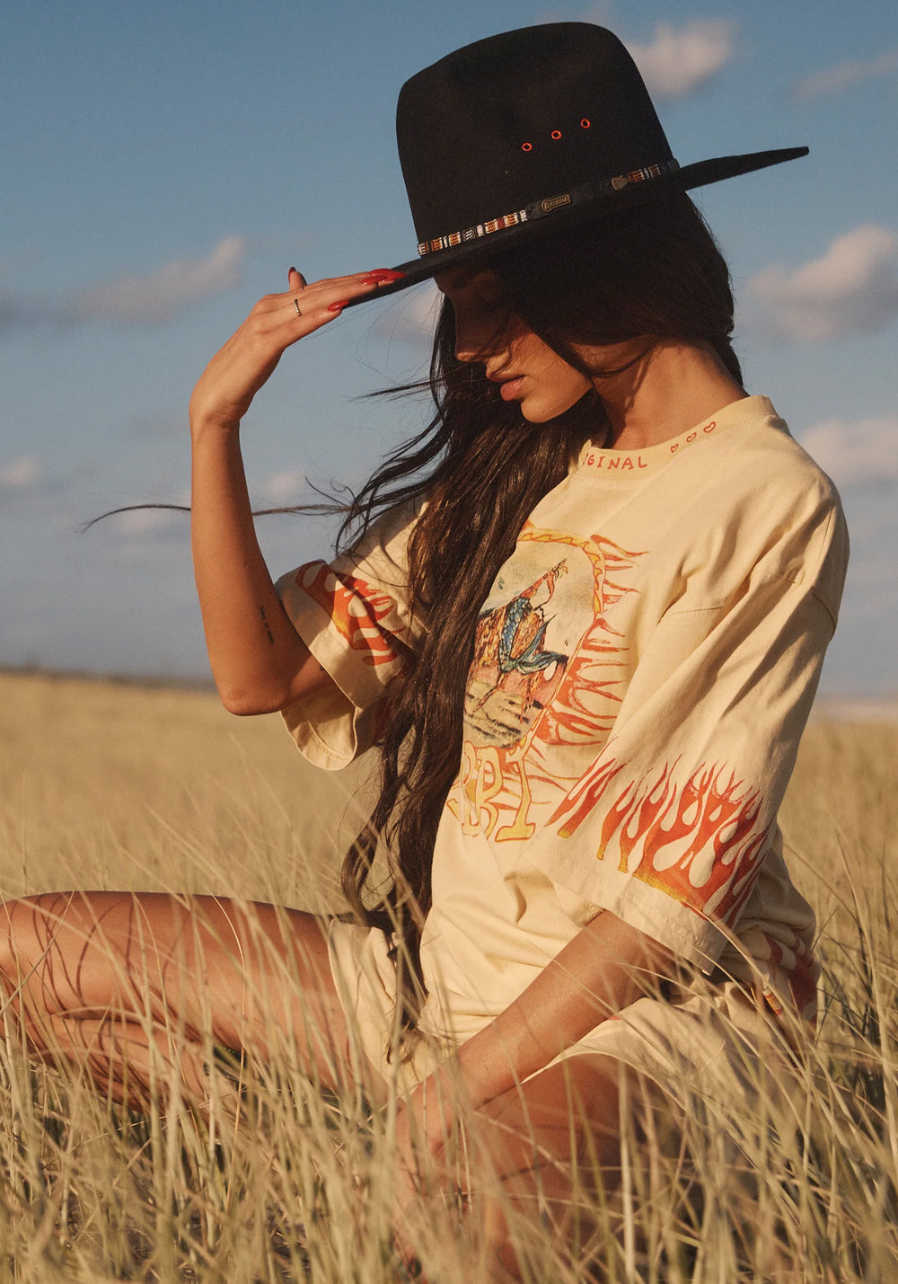 THE FLAMING COWBOY TEE - SAND