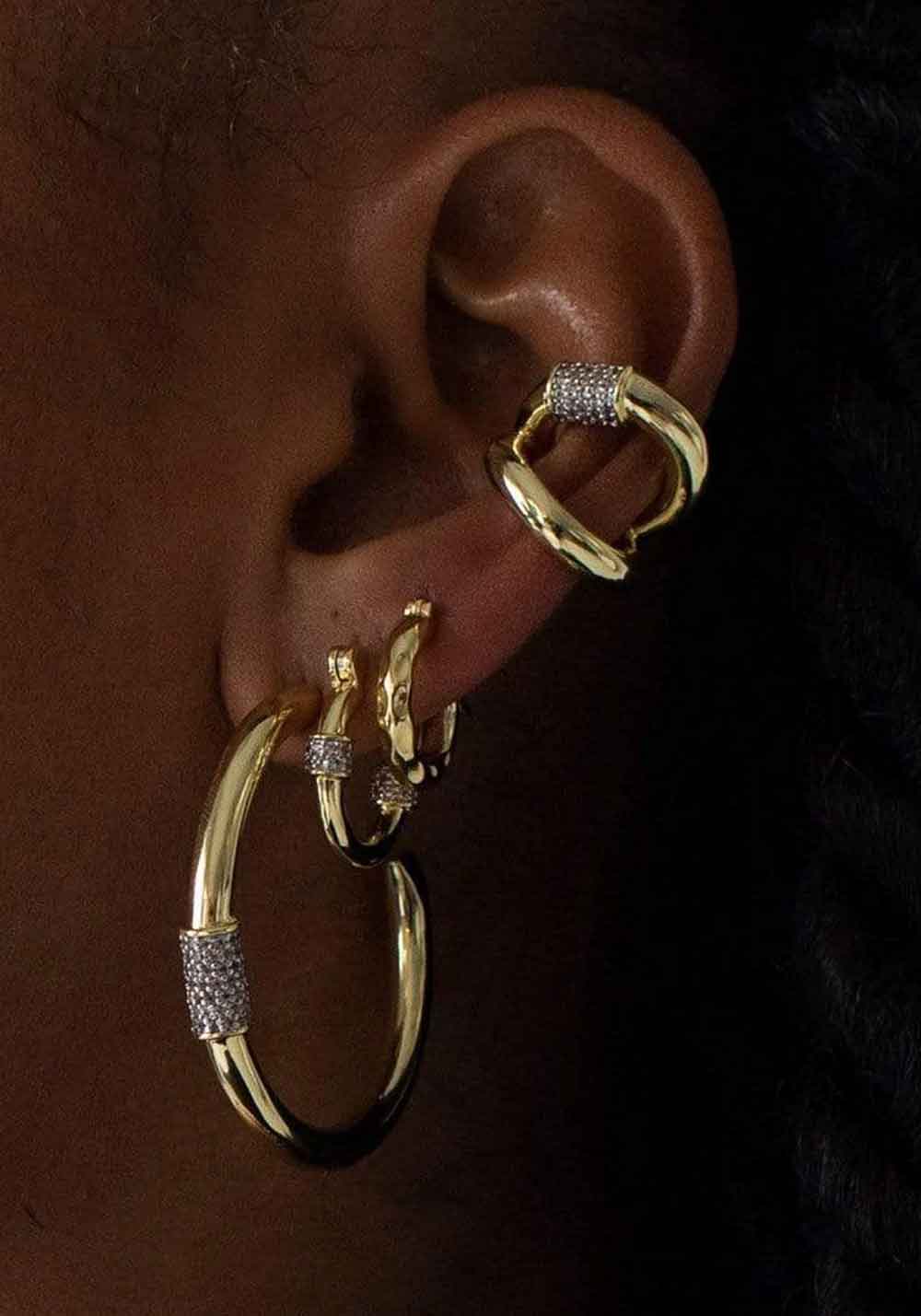 KISS HOOP EARRINGS WHITE CORUNDUM CRYSTAL