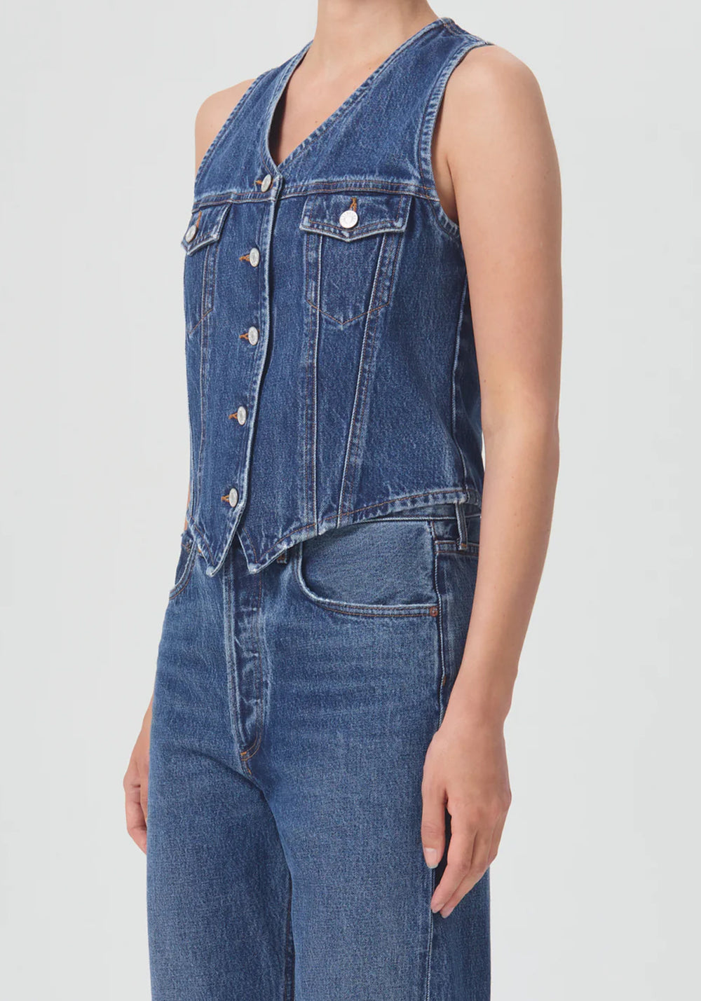 70'S FITTED VEST