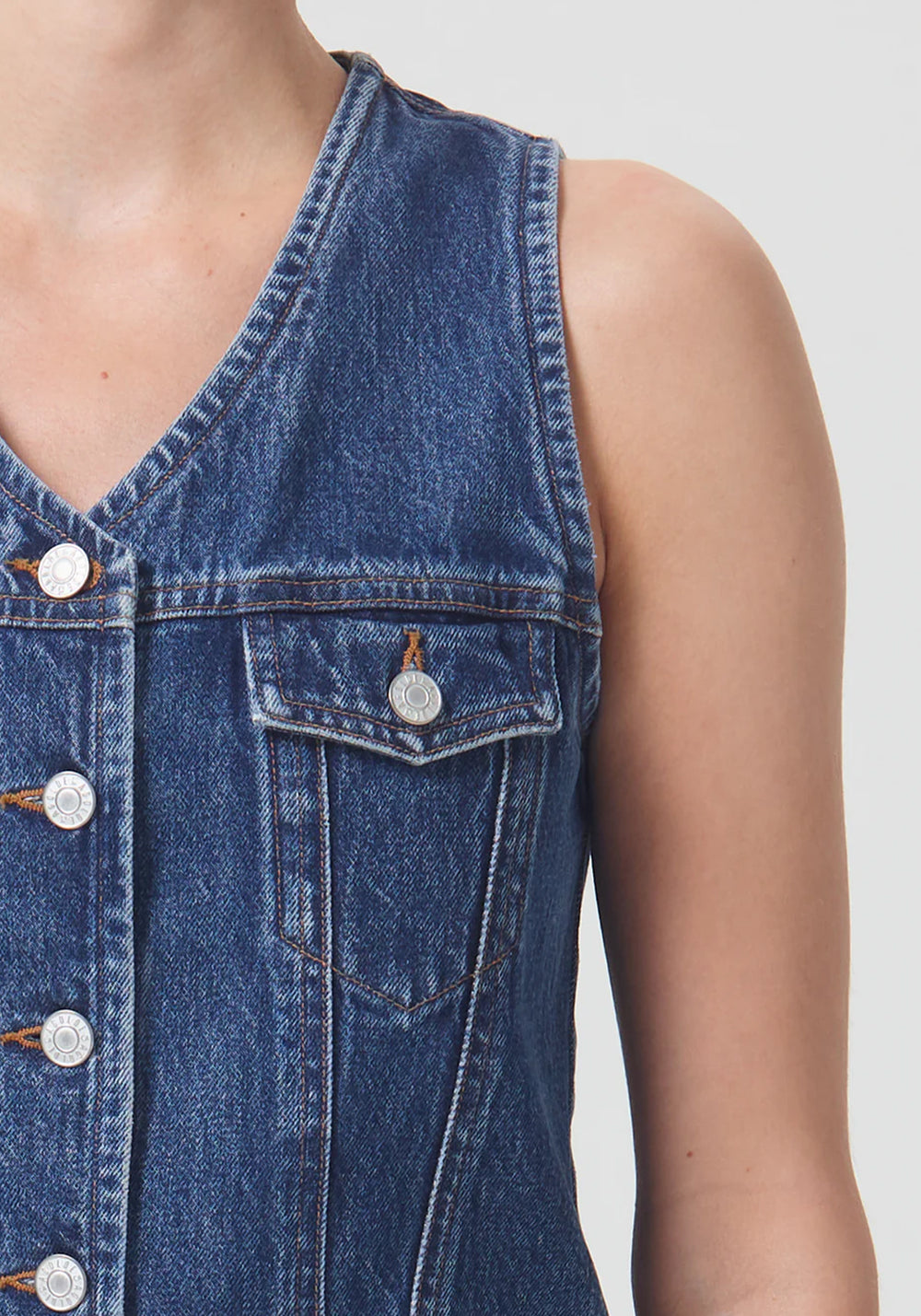 70'S FITTED VEST