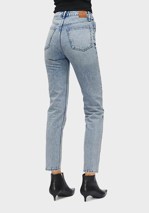 SONYA STRAIGHT LEG JEAN WASHED BLUE