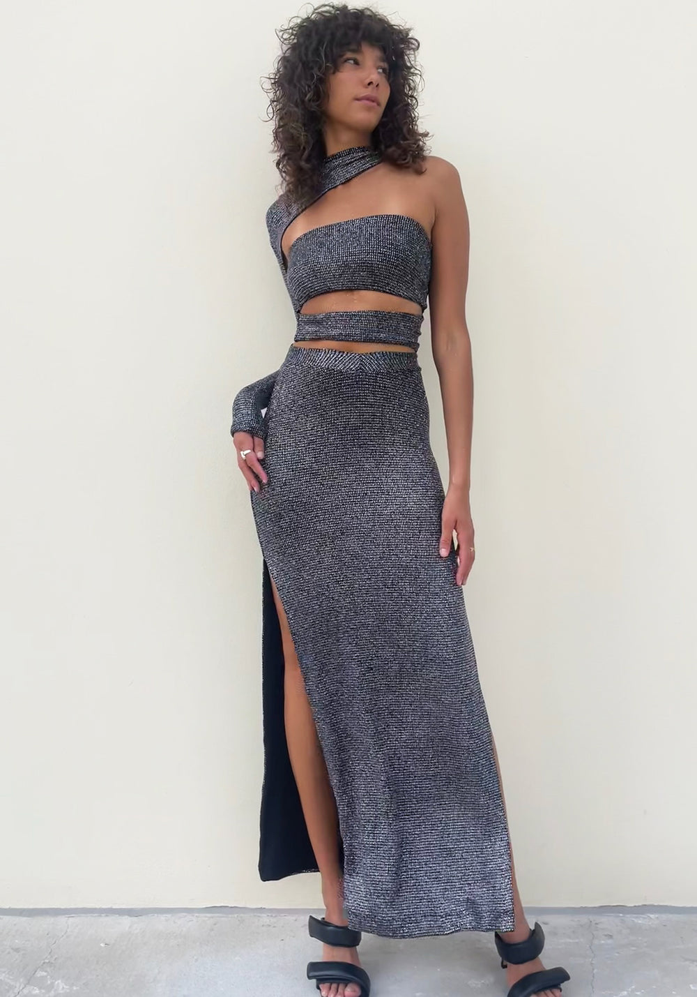 OFF-SHOULDER BANDAGE NECK TOP SHIMMER